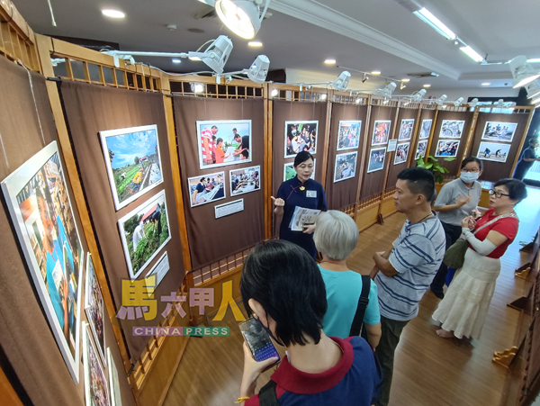 “凡与不凡”慈济环保35人文摄影展展出平凡志工的环保身影,彰显日常中的不凡精神。