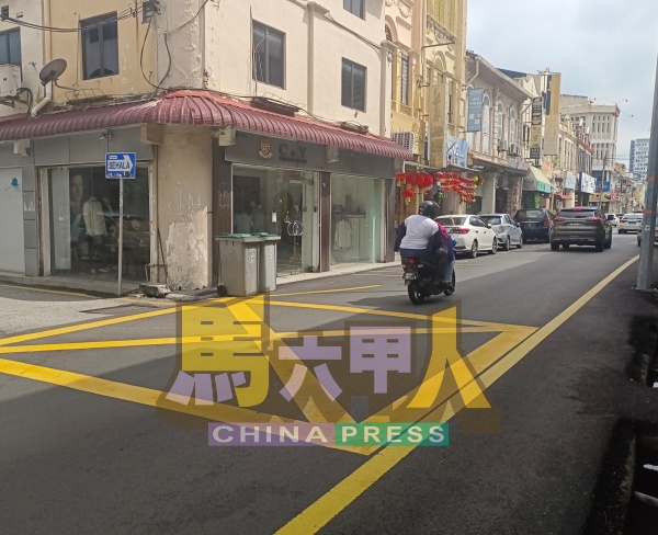 重铺后的武雅拉也路焕然一新,使用者可安心使用道路。