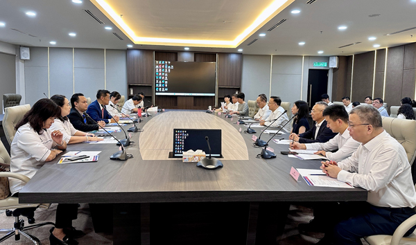 ■林万锋与马六甲马来西亚科技大学及马六甲教育局督学们,与中国江苏省教育厅代表团进行交流,促进两地教育与经贸领域的合作。