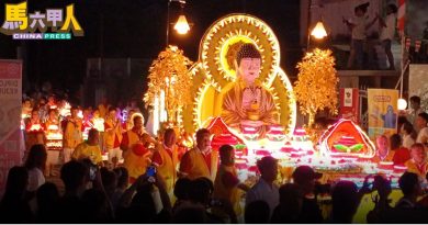 今日马六甲头条｜上万信众古城参与见证 迎佛花车大游行   好热闹