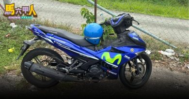疑失控撞车摔路中 骑士遭罗厘辗压不治