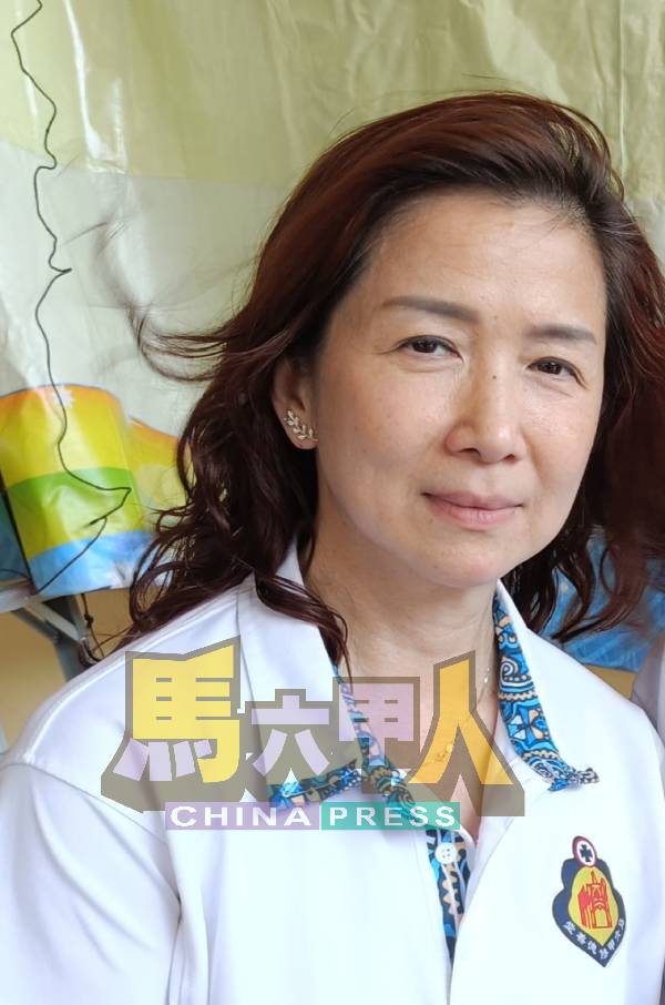阙女士。