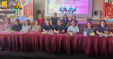 培二小学家协大会  朱伟胜蝉联主席职