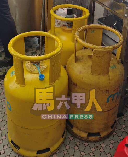 “3桶限制”政策及准证申请,引起很多餐饮业者混淆,一度闹得沸沸扬扬。