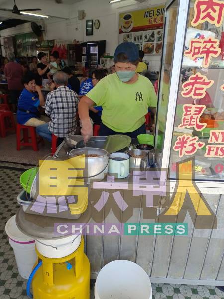 内阁已同意商贩继续使用补贴液化石油气,直至2021年供应管制(修正)条例的修订工作敲定为止,现阶段小贩可如常营业。