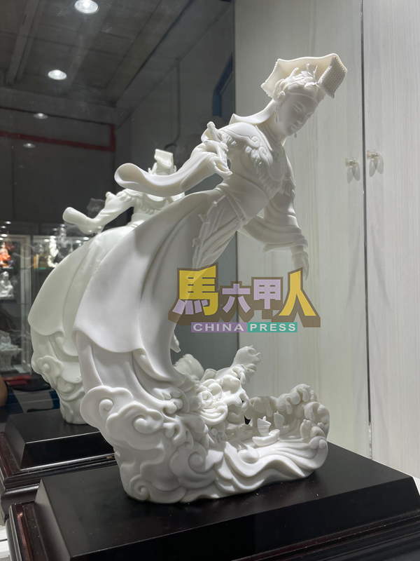 被尊为海上守护神的妈祖陶艺,以细腻工艺再现信仰之美,展现德化陶瓷的艺术魅力。