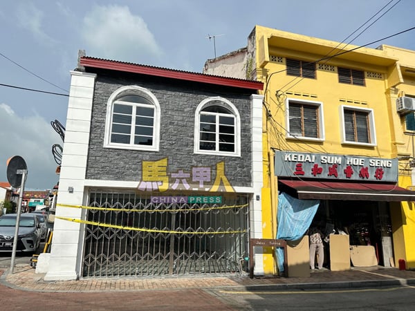 观音亭街的一栋建筑物,以欧美风貌亮相,建筑原有面貌不再,市政厅已采取行动,发出还原指令,并在现场拉上警戒线。