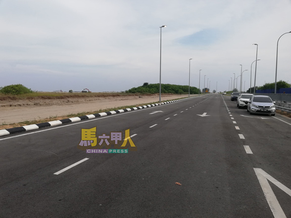 佰乐集团耗资逾250万令吉开发,全长1.5公里的新大道。