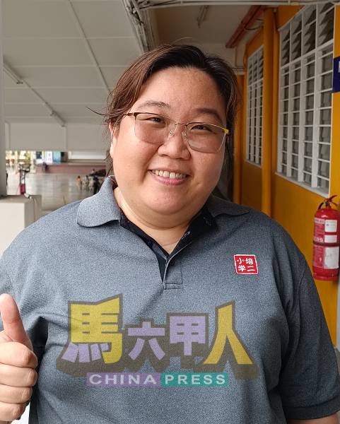何司儿。