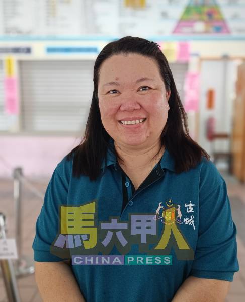 李爱丽。