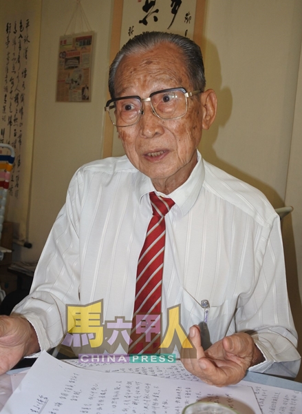 热心华教的邓日才校长于周六凌晨逝世。