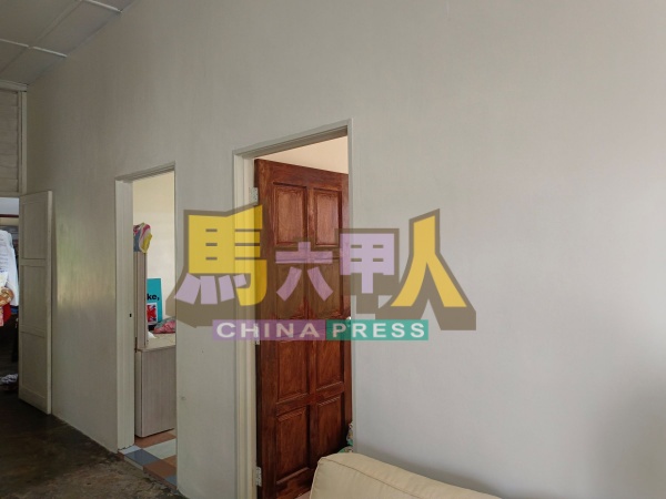 原本遭白蚁侵蚀的房间地板与墙面木板已拆除,并重新粉刷。