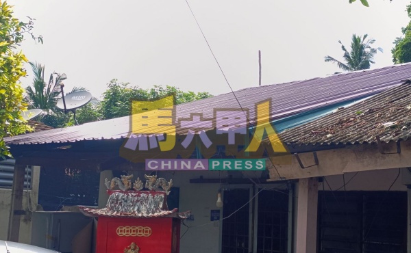 另一户同样遭白蚁的住家,其屋顶修缮工作已完成。