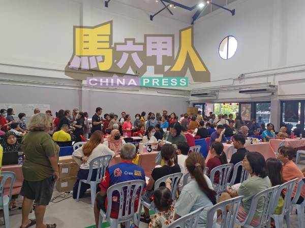 “健康觉醒嘉年华”活动吸引人潮，反应非常踊跃，通过活动鼓励更多民众关心自身的健康。