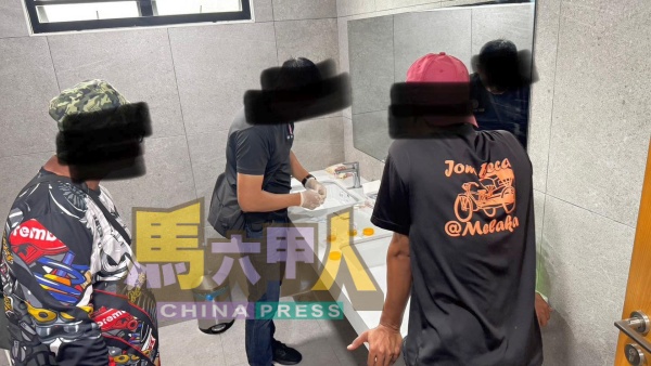 反毒机构对三轮车夫进行尿检。(图取自市政厅面子书)
