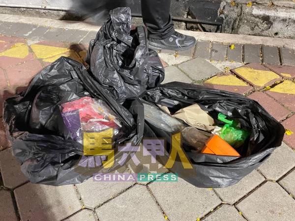 经过一小时半的努力,收集到的垃圾量极少,彰显“健走净街”活动成效显着,旅游区环境日益洁净。