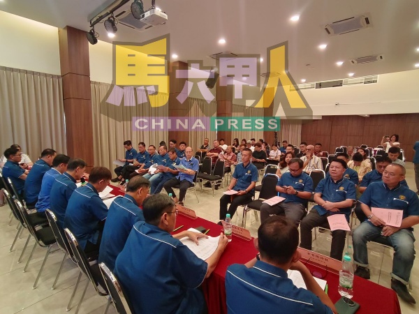 会员大会通过14项关于全国和地方课题的议案。