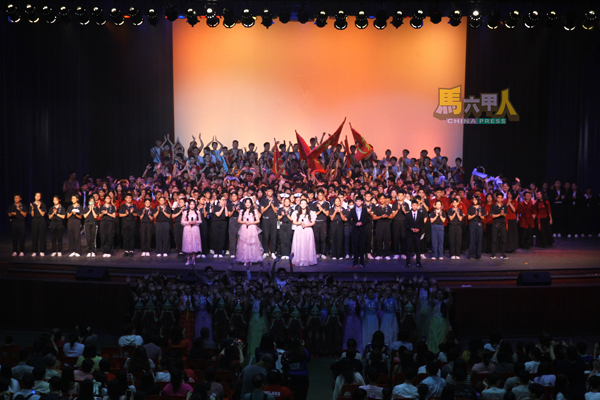 约600名学生参与《格致》112周年校庆的文娱晚会演出,阵容庞大。