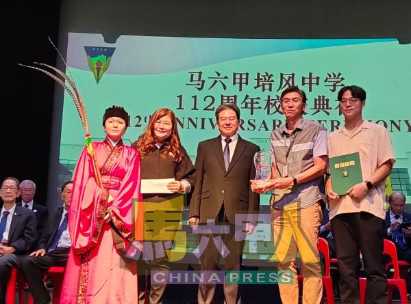 学生团体卓越服务奖得主:培风中学佾舞队。