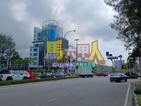 以往该路段车流量较低,因此绿灯时间设定较短。