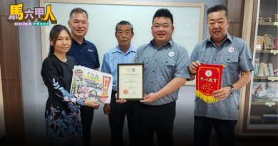 甲重机俱乐部赞助3校《中国报》　盼为学生点亮阅读之光