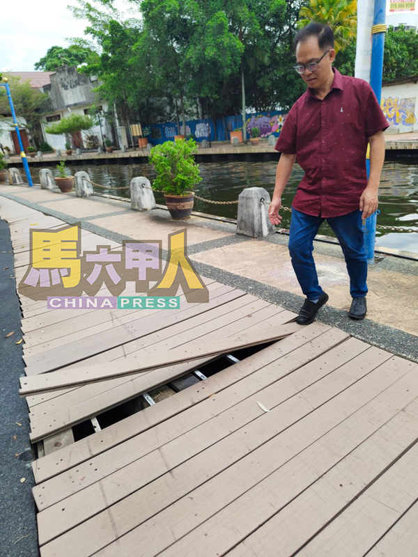 ■完全“解锁”的木板,只要踩在其中一边,整块木板就会翘起,一不小心脚板会卡在其中导致受伤,或者因而失去重心跌倒。