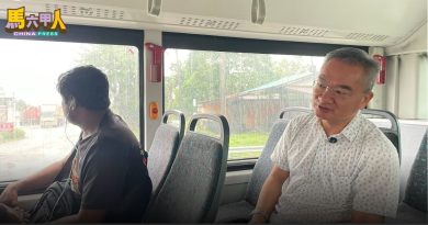 今日马六甲头条〡邱培栋化身“神秘乘客”　揭粉红巴士多问题亟待改善