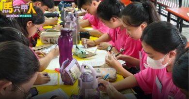 继保持好奇心 提升写作技巧  小记 青记 加油！