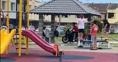 摩哆闯昌明公园跑道 忧危及民众小孩安全