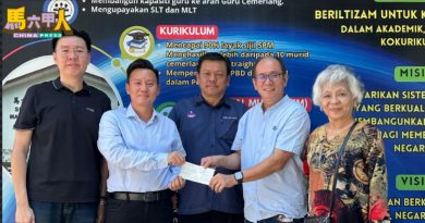 支持母校“十大义演”筹款 华中校友会移交5000