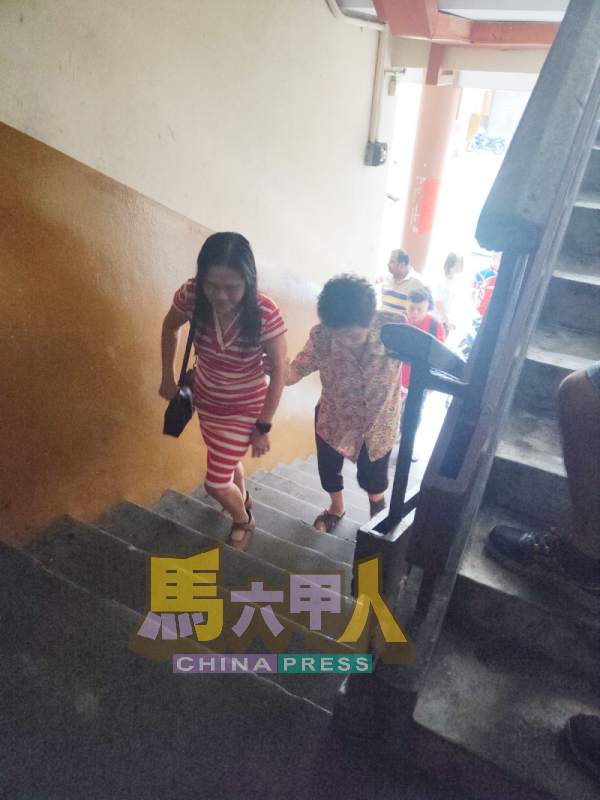 九楼组屋居民以长者居多,行动多不便。