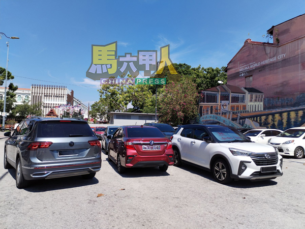 ■一些车主泊在非泊车格,尽管有缴付泊车费,依旧会接到罚单。