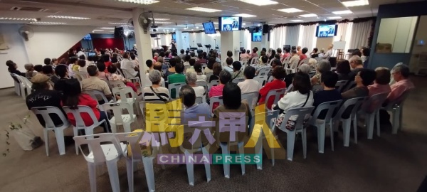 “银发乐活,健康同行”健康分享会吸引公众踊跃参与。