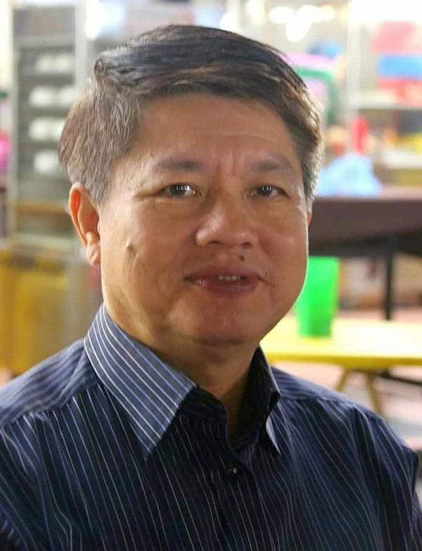 林国安：政府应检讨调高烟酒税政策。