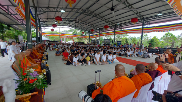 马六甲梵行寺禅林在寺院园区内，隆重举行一年一度的迦蒂那（Kathina）袈裟供养嘉年华盛会。