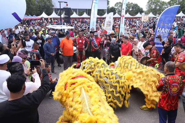 ■“我们的鲁容国际文化跑”在去年吸引逾1万5000人参与。(图取自《Melaka Hari Ini》)