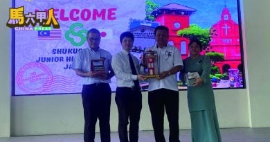 日本夙川学院初中师生 访甲华中交流