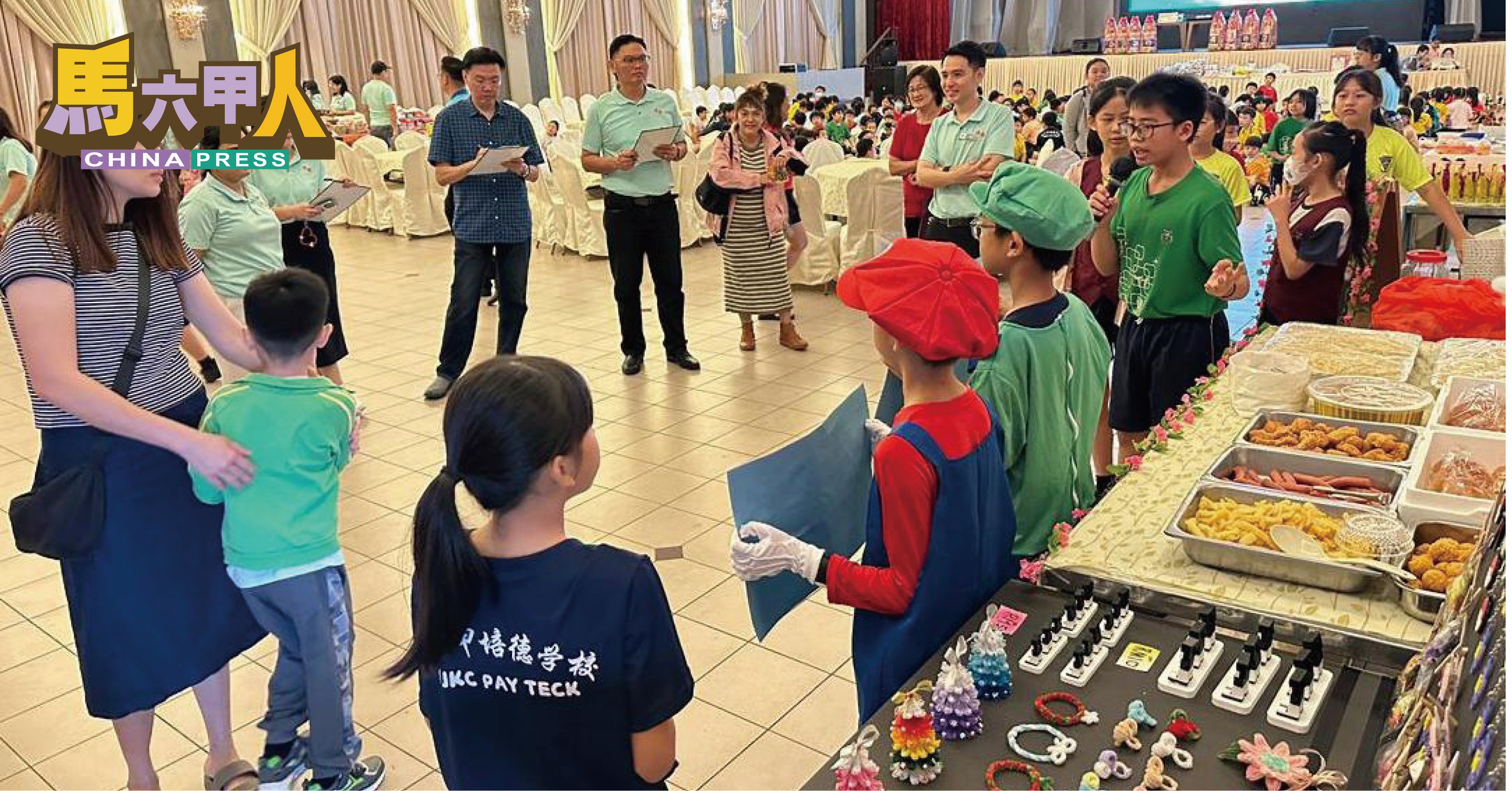 培养学生责任感 小老板叫卖好热闹